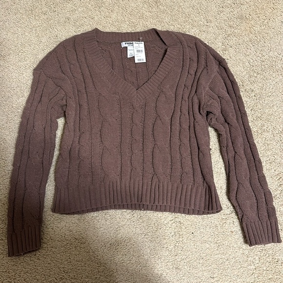 Tilly’s RSQ Womens Chenille Cable V Neck Sweater in Size XS - Picture 3 of 5